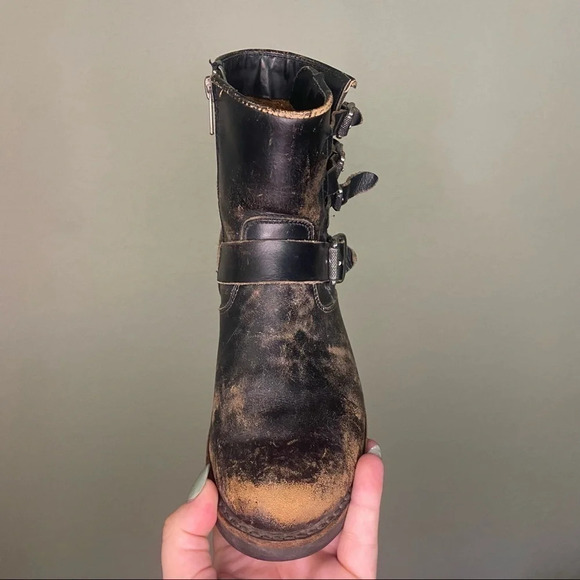 frye Veronica Belted Distressed Short Boots. Size 6 - Picture 3 of 16
